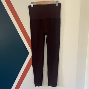SPANX Bordeaux colored with ankle zippers Leggings